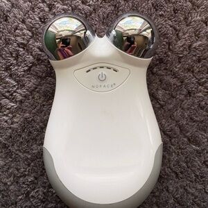 NuFace Microcurrent Device